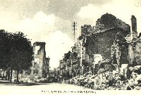 Aprs les bombardements de 1916.