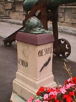 Une des clbres bornes de la Voix sacre